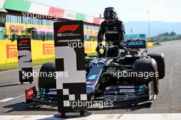Pole sitter Lewis Hamilton (GBR) Mercedes AMG F1 W11 in qualifying parc ferme. 12.09.2020. Formula 1 World Championship, Rd 9, Tuscan Grand Prix, Mugello, Italy, Qualifying Day.