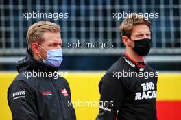 Kevin Magnussen (DEN) Haas F1 Team and team mate Romain Grosjean (FRA) Haas F1 Team on the grid. 15.11.2020. Formula 1 World Championship, Rd 14, Turkish Grand Prix, Istanbul, Turkey, Race Day.