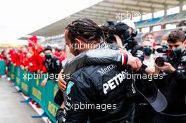 Race winner and World Champion Lewis Hamilton (GBR) Mercedes AMG F1 celebrates in parc ferme with Angela Cullen (NZL) Mercedes AMG F1 Physiotherapist. 15.11.2020. Formula 1 World Championship, Rd 14, Turkish Grand Prix, Istanbul, Turkey, Race Day.