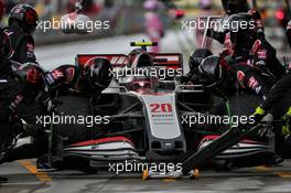 Kevin Magnussen (DEN) Haas VF-20 makes a pit stop. 15.11.2020. Formula 1 World Championship, Rd 14, Turkish Grand Prix, Istanbul, Turkey, Race Day.