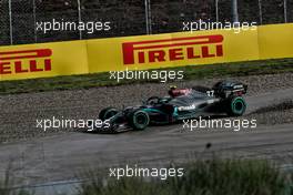 Valtteri Bottas (FIN) Mercedes AMG F1 W11 spins. 15.11.2020. Formula 1 World Championship, Rd 14, Turkish Grand Prix, Istanbul, Turkey, Race Day.