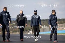 Pierre Gasly (FRA) AlphaTauri walks the circuit with the team. 12.11.2020. Formula 1 World Championship, Rd 14, Turkish Grand Prix, Istanbul, Turkey, Preparation Day.