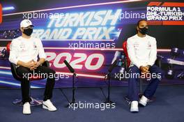 (L to R): Valtteri Bottas (FIN) Mercedes AMG F1 and Lewis Hamilton (GBR) Mercedes AMG F1 in the FIA Press Conference. 12.11.2020. Formula 1 World Championship, Rd 14, Turkish Grand Prix, Istanbul, Turkey, Preparation Day.