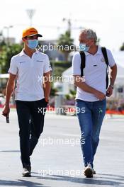 Lando Norris (GBR) McLaren with Mark Berryman (GBR) Add Motorsports Director and Driver Manager. 11.12.2020. Formula 1 World Championship, Rd 17, Abu Dhabi Grand Prix, Yas Marina Circuit, Abu Dhabi, Practice Day.