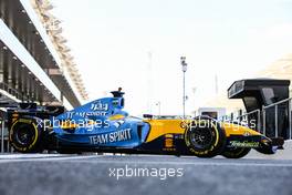 The 2005 Renault R25. 11.12.2020. Formula 1 World Championship, Rd 17, Abu Dhabi Grand Prix, Yas Marina Circuit, Abu Dhabi, Practice Day.