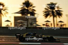 Esteban Ocon (FRA) Renault F1 Team RS20 sends sparks flying. 11.12.2020. Formula 1 World Championship, Rd 17, Abu Dhabi Grand Prix, Yas Marina Circuit, Abu Dhabi, Practice Day.