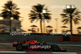 Max Verstappen (NLD) Red Bull Racing RB16 sends sparks flying. 11.12.2020. Formula 1 World Championship, Rd 17, Abu Dhabi Grand Prix, Yas Marina Circuit, Abu Dhabi, Practice Day.