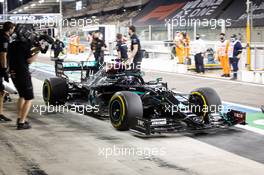 Lewis Hamilton (GBR) Mercedes AMG F1 W11. 11.12.2020. Formula 1 World Championship, Rd 17, Abu Dhabi Grand Prix, Yas Marina Circuit, Abu Dhabi, Practice Day.
