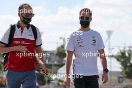 (L to R): Robert Kubica (POL) Alfa Romeo Racing Reserve Driver with Stoffel Vandoorne (BEL) Mercedes AMG F1 Reserve Driver. 11.12.2020. Formula 1 World Championship, Rd 17, Abu Dhabi Grand Prix, Yas Marina Circuit, Abu Dhabi, Practice Day.