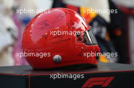 SIgned Helmet for Chase Carey (USA) Formula One Group Chairman on the grid 13.12.2020. Formula 1 World Championship, Rd 17, Abu Dhabi Grand Prix, Yas Marina Circuit, Abu Dhabi, Race Day.