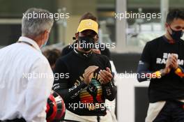  Lewis Hamilton (GBR) Mercedes AMG F1 and Chase Carey (USA) Formula One Group Chairman on the grid. 13.12.2020. Formula 1 World Championship, Rd 17, Abu Dhabi Grand Prix, Yas Marina Circuit, Abu Dhabi, Race Day.