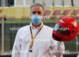 Chase Carey (USA) Formula One Group Chairman on the grid. 13.12.2020. Formula 1 World Championship, Rd 17, Abu Dhabi Grand Prix, Yas Marina Circuit, Abu Dhabi, Race Day.