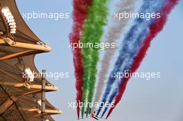 Grid atmosphere - Etihad flyover. 13.12.2020. Formula 1 World Championship, Rd 17, Abu Dhabi Grand Prix, Yas Marina Circuit, Abu Dhabi, Race Day.