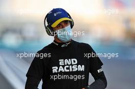 Daniel Ricciardo (AUS) Renault F1 Team on the grid. 13.12.2020. Formula 1 World Championship, Rd 17, Abu Dhabi Grand Prix, Yas Marina Circuit, Abu Dhabi, Race Day.