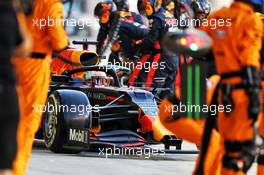 Max Verstappen (NLD) Red Bull Racing RB16 makes a pit stop. 13.12.2020. Formula 1 World Championship, Rd 17, Abu Dhabi Grand Prix, Yas Marina Circuit, Abu Dhabi, Race Day.