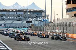 Max Verstappen (NLD) Red Bull Racing RB16 leads at the start of the race. 13.12.2020. Formula 1 World Championship, Rd 17, Abu Dhabi Grand Prix, Yas Marina Circuit, Abu Dhabi, Race Day.