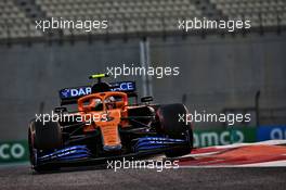 Lando Norris (GBR) McLaren MCL35. 13.12.2020. Formula 1 World Championship, Rd 17, Abu Dhabi Grand Prix, Yas Marina Circuit, Abu Dhabi, Race Day.