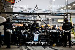 Nicholas Latifi (CDN) Williams Racing FW43 makes a pit stop. 13.12.2020. Formula 1 World Championship, Rd 17, Abu Dhabi Grand Prix, Yas Marina Circuit, Abu Dhabi, Race Day.
