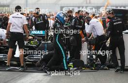 Valtteri Bottas (FIN) Mercedes AMG F1 W11 on the grid. 13.12.2020. Formula 1 World Championship, Rd 17, Abu Dhabi Grand Prix, Yas Marina Circuit, Abu Dhabi, Race Day.