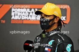 Lewis Hamilton (GBR) Mercedes AMG F1 in qualifying parc ferme. 12.12.2020. Formula 1 World Championship, Rd 17, Abu Dhabi Grand Prix, Yas Marina Circuit, Abu Dhabi, Qualifying Day.