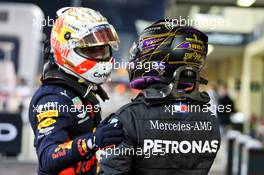 (L to R): Max Verstappen (NLD) Red Bull Racing celebrates his pole position in qualifying parc ferme with Lewis Hamilton (GBR) Mercedes AMG F1. 12.12.2020. Formula 1 World Championship, Rd 17, Abu Dhabi Grand Prix, Yas Marina Circuit, Abu Dhabi, Qualifying Day.