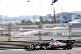 Pietro Fittipaldi (BRA) Haas VF-19. 12.12.2020. Formula 1 World Championship, Rd 17, Abu Dhabi Grand Prix, Yas Marina Circuit, Abu Dhabi, Qualifying Day.