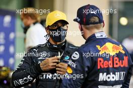(L to R): Lewis Hamilton (GBR) Mercedes AMG F1 in qualifying parc ferme with pole sitter Max Verstappen (NLD) Red Bull Racing. 12.12.2020. Formula 1 World Championship, Rd 17, Abu Dhabi Grand Prix, Yas Marina Circuit, Abu Dhabi, Qualifying Day.