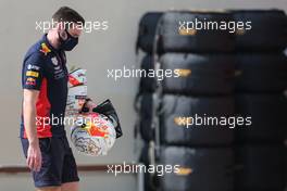 Bradley Scanes (GBR) Red Bull Racing Physio and Performance Coach for Max Verstappen (NLD) Red Bull Racing. 12.12.2020. Formula 1 World Championship, Rd 17, Abu Dhabi Grand Prix, Yas Marina Circuit, Abu Dhabi, Qualifying Day.