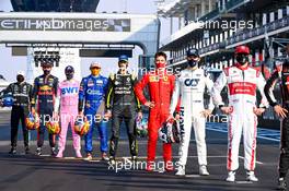The drivers' end of season group photograph. 13.12.2020. Formula 1 World Championship, Rd 17, Abu Dhabi Grand Prix, Yas Marina Circuit, Abu Dhabi, Race Day.