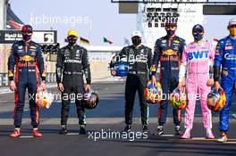 Max Verstappen (NLD) Red Bull Racing, Lewis Hamilton (GBR) Mercedes AMG F1, and Valtteri Bottas (FIN) Mercedes AMG F1 at the drivers' end of season group photograph. 13.12.2020. Formula 1 World Championship, Rd 17, Abu Dhabi Grand Prix, Yas Marina Circuit, Abu Dhabi, Race Day.