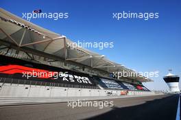 Circuit atmosphere - Start / Finish Straight grandstand. 10.12.2020. Formula 1 World Championship, Rd 17, Abu Dhabi Grand Prix, Yas Marina Circuit, Abu Dhabi, Preparation Day.