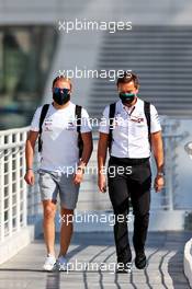 Valtteri Bottas (FIN) Mercedes AMG F1 with Antti Vierula (FIN) Personal Trainer. 10.12.2020. Formula 1 World Championship, Rd 17, Abu Dhabi Grand Prix, Yas Marina Circuit, Abu Dhabi, Preparation Day.