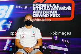 Valtteri Bottas (FIN) Mercedes AMG F1 in the FIA Press Conference. 10.12.2020. Formula 1 World Championship, Rd 17, Abu Dhabi Grand Prix, Yas Marina Circuit, Abu Dhabi, Preparation Day.