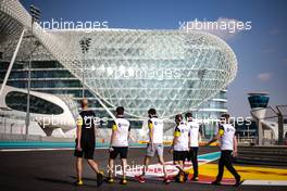 Esteban Ocon (FRA) Renault F1 Team walks the circuit with the team. 10.12.2020. Formula 1 World Championship, Rd 17, Abu Dhabi Grand Prix, Yas Marina Circuit, Abu Dhabi, Preparation Day.