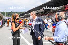 (L to R): Natalie Pinkham (GBR) Sky Sports Presenter with Stefano Domenicali (ITA) Formula One President and CEO, and Johnny Herbert (GBR) Sky Sports F1 Presenter on the grid. 04.07.2021. Formula 1 World Championship, Rd 9, Austrian Grand Prix, Spielberg, Austria, Race Day.