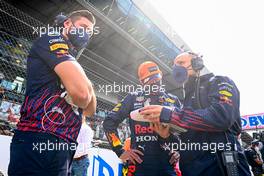 Max Verstappen (NLD) Red Bull Racing with Gianpiero Lambiase (ITA) Red Bull Racing Engineer on the grid. 04.07.2021. Formula 1 World Championship, Rd 9, Austrian Grand Prix, Spielberg, Austria, Race Day.