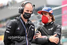 (L to R): Karel Loos (BEL) Alpine F1 Team Race Engineer with Fernando Alonso (ESP) Alpine F1 Team on the grid. 04.07.2021. Formula 1 World Championship, Rd 9, Austrian Grand Prix, Spielberg, Austria, Race Day.