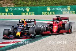 Sergio Perez (MEX) Red Bull Racing RB16B and Charles Leclerc (MON) Ferrari SF-21 battle for position. 04.07.2021. Formula 1 World Championship, Rd 9, Austrian Grand Prix, Spielberg, Austria, Race Day.