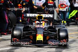 Max Verstappen (NLD) Red Bull Racing RB16B makes a pit stop. 04.07.2021. Formula 1 World Championship, Rd 9, Austrian Grand Prix, Spielberg, Austria, Race Day.
