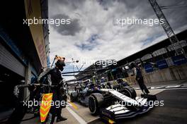 George Russell (GBR) Williams Racing FW43B makes a pit stop. 04.07.2021. Formula 1 World Championship, Rd 9, Austrian Grand Prix, Spielberg, Austria, Race Day.