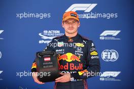 Max Verstappen (NLD) Red Bull Racing in qualifying parc ferme with the Pirelli Pole Position Award. 03.07.2021. Formula 1 World Championship, Rd 9, Austrian Grand Prix, Spielberg, Austria, Qualifying Day.