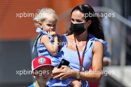 Minttu Raikkonen (FIN) with her children Robin and Rianna. 03.07.2021. Formula 1 World Championship, Rd 9, Austrian Grand Prix, Spielberg, Austria, Qualifying Day.