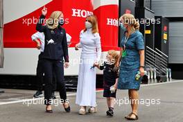 Geri Horner (GBR) Singer with her son Monty and her mother Ana Maria Hidalgo (ESP). 04.07.2021. Formula 1 World Championship, Rd 9, Austrian Grand Prix, Spielberg, Austria, Race Day.
