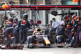Max Verstappen (NLD) Red Bull Racing RB16B makes a pit stop. 06.06.2021. Formula 1 World Championship, Rd 6, Azerbaijan Grand Prix, Baku Street Circuit, Azerbaijan, Race Day.