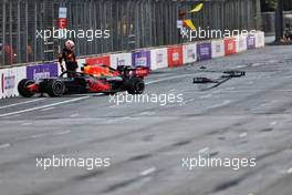 Max Verstappen (NLD) Red Bull Racing RB16B crashed out of the race. 06.06.2021. Formula 1 World Championship, Rd 6, Azerbaijan Grand Prix, Baku Street Circuit, Azerbaijan, Race Day.