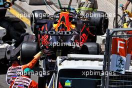 The Red Bull Racing RB16B of Max Verstappen (NLD) is recovered back to the pits on the back of a truck after he crashed in the third practice session. 05.06.2021. Formula 1 World Championship, Rd 6, Azerbaijan Grand Prix, Baku Street Circuit, Azerbaijan, Qualifying Day.