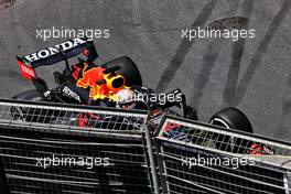 Max Verstappen (NLD) Red Bull Racing RB16B crashes in the third practice session. 05.06.2021. Formula 1 World Championship, Rd 6, Azerbaijan Grand Prix, Baku Street Circuit, Azerbaijan, Qualifying Day.
