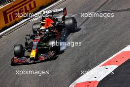 Max Verstappen (NLD) Red Bull Racing RB16B locks up under braking before crashing in the third practice session. 05.06.2021. Formula 1 World Championship, Rd 6, Azerbaijan Grand Prix, Baku Street Circuit, Azerbaijan, Qualifying Day.