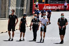 Jack Aitken (GBR) HWA RACELAB walks the circuit with the team. 03.06.2021. Formula 1 World Championship, Rd 6, Azerbaijan Grand Prix, Baku Street Circuit, Azerbaijan, Preparation Day.