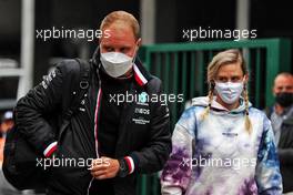 Valtteri Bottas (FIN) Mercedes AMG F1 with his girlfriend Tiffany Cromwell (AUS) Professional Cyclist. 27.08.2021. Formula 1 World Championship, Rd 12, Belgian Grand Prix, Spa Francorchamps, Belgium, Practice Day.